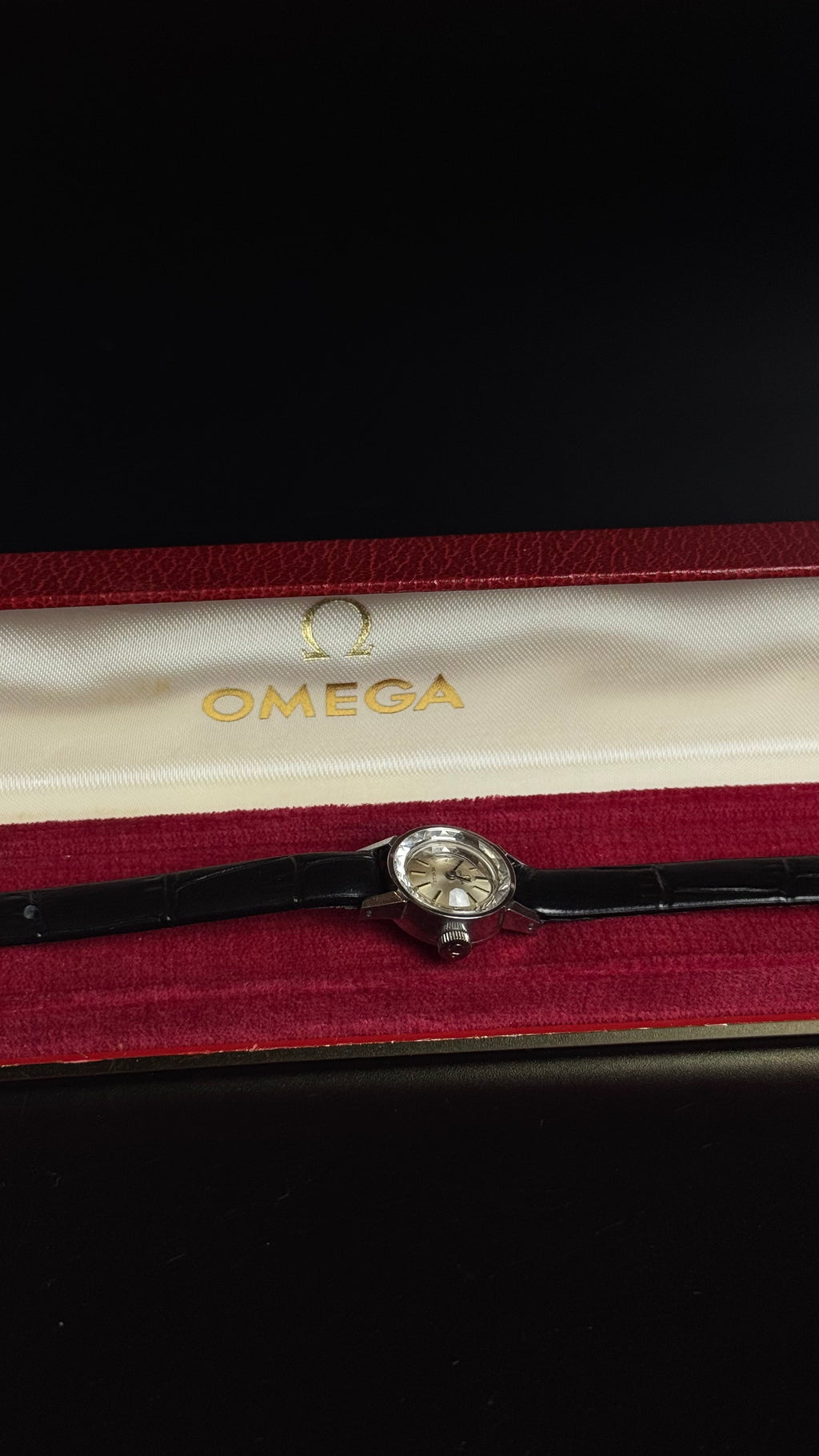 Omega De Ville – damski zegarek vintage z fasetowanym szkłem