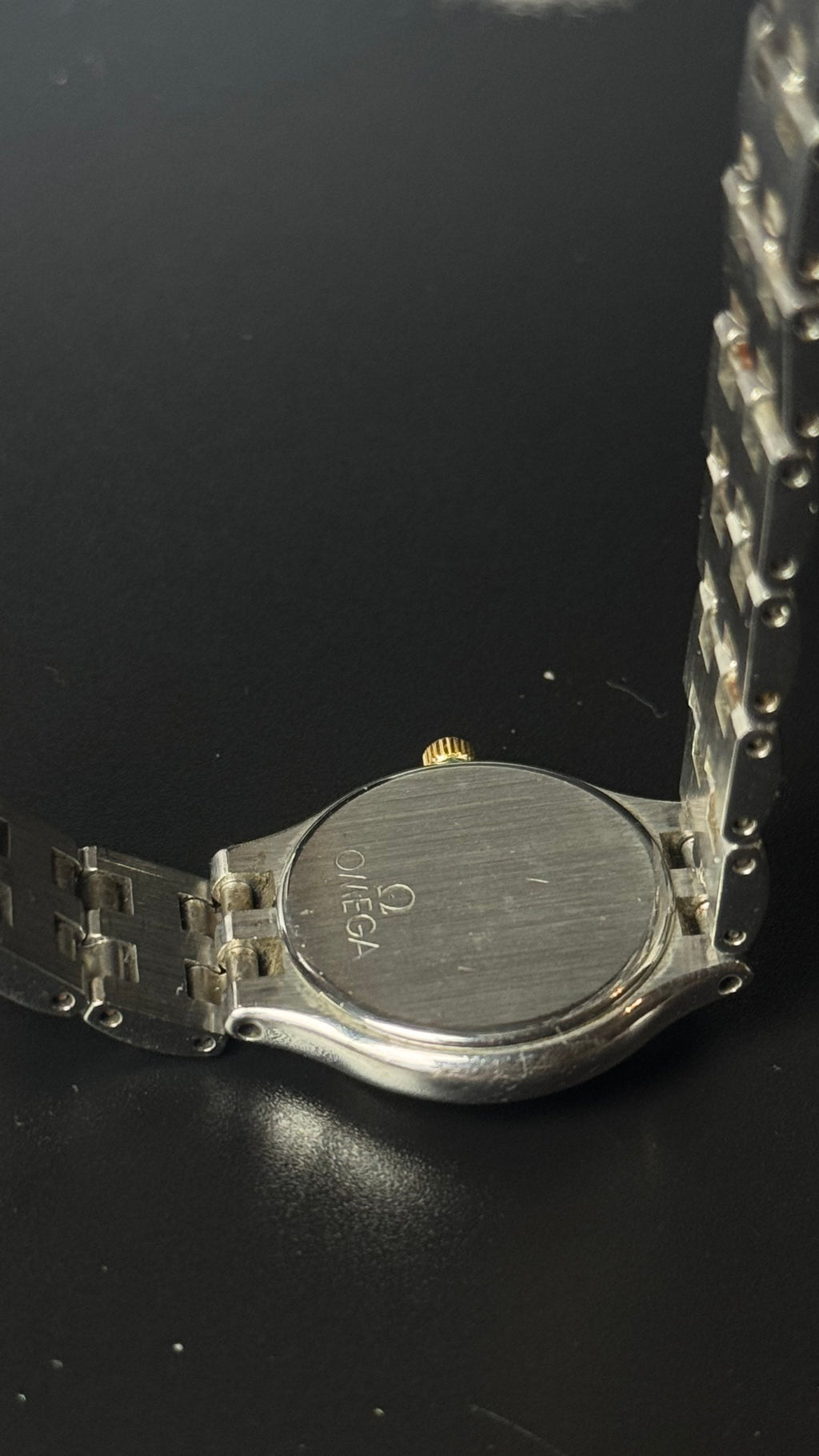 Omega – złota tarcza, srebrna bransoleta