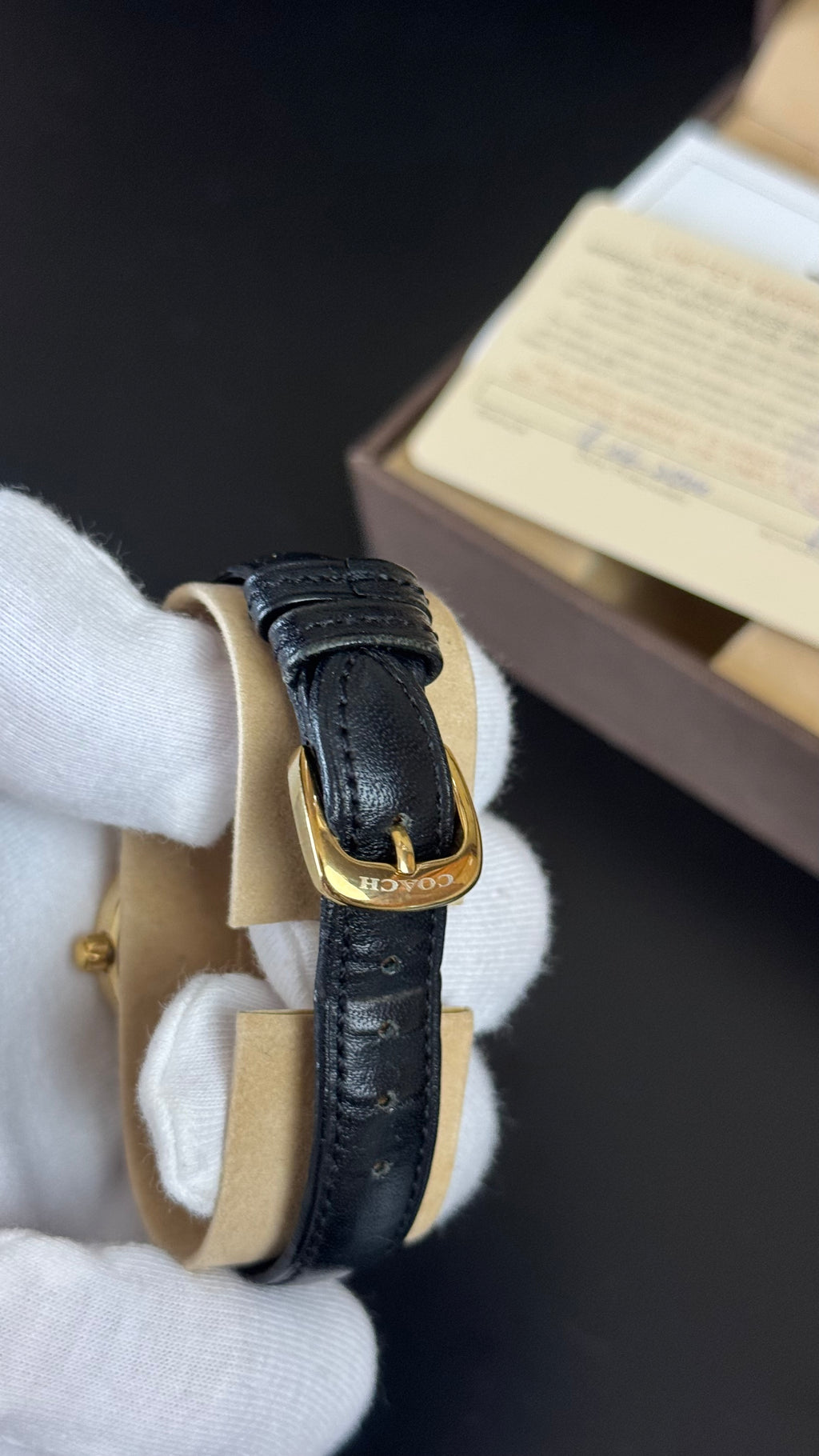 Coach W005 – damski zegarek Swiss Made