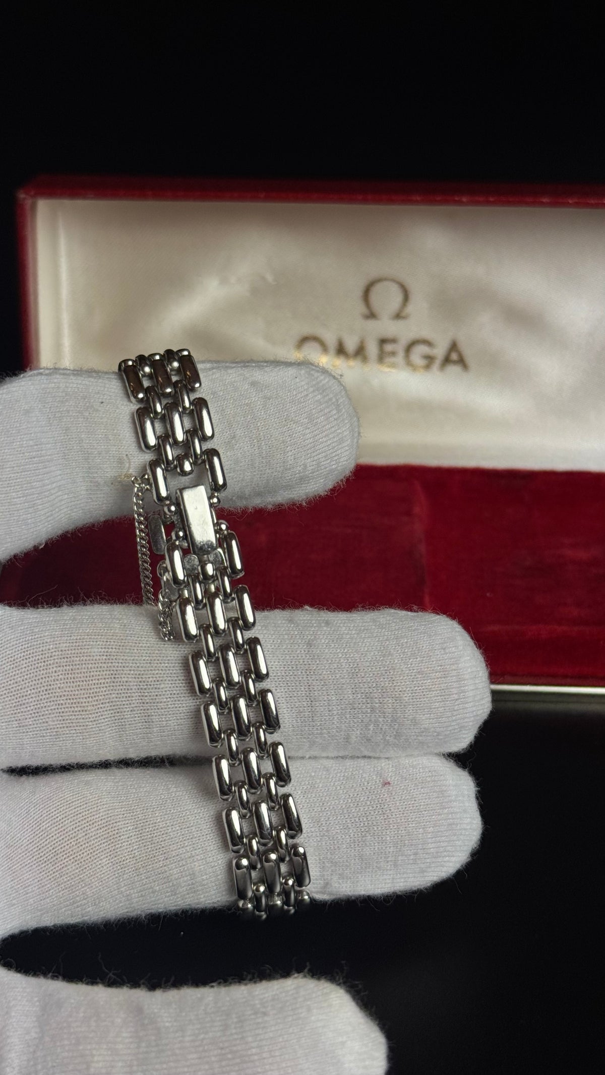 Omega Genève Automatic – damski zegarek vintage z datownikiem