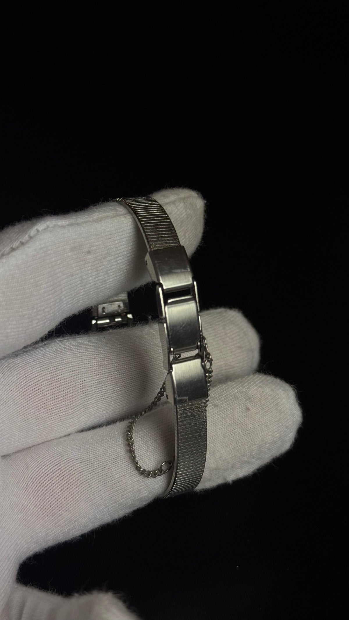 Omega – damski zegarek vintage z fasetowanym szkłem