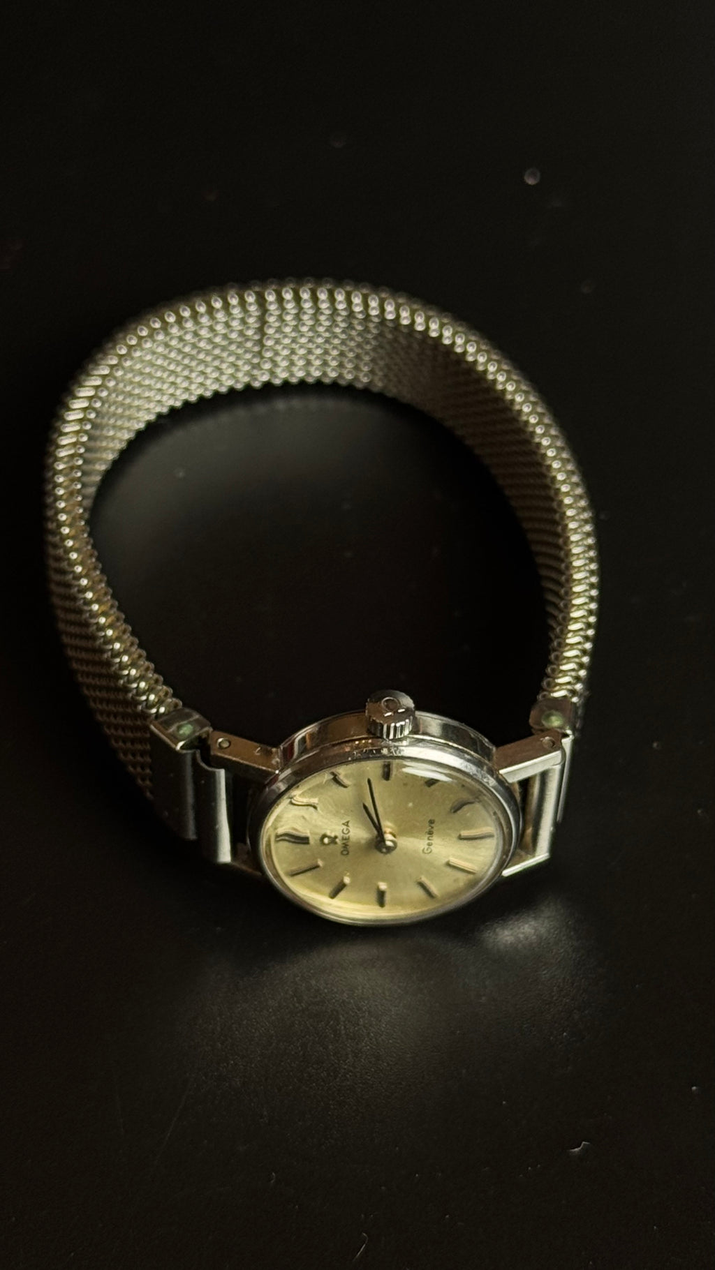 Omega Genève – damski zegarek vintage z bransoletą mesh