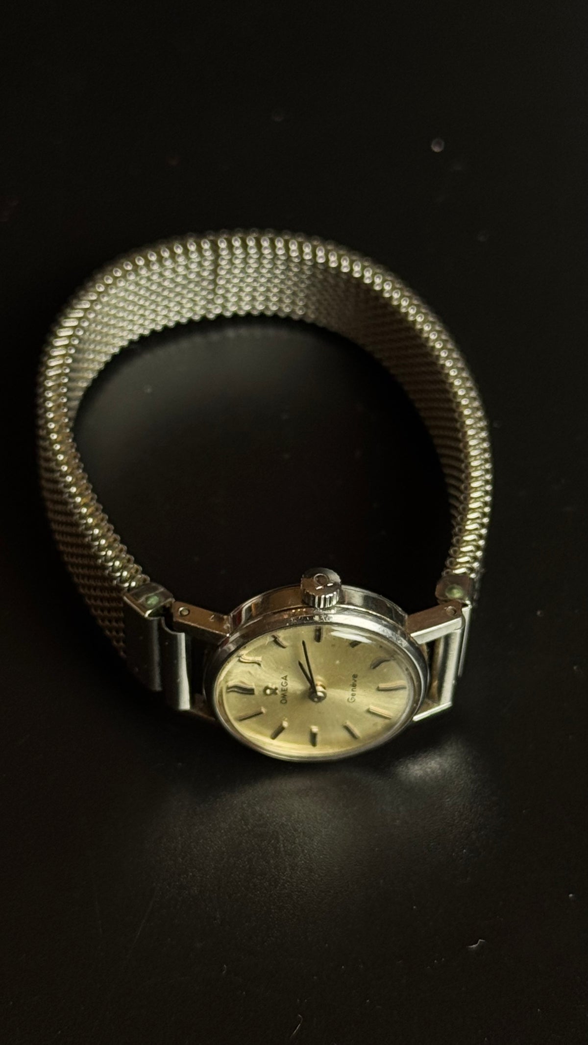 Omega Genève – damski zegarek vintage z bransoletą mesh