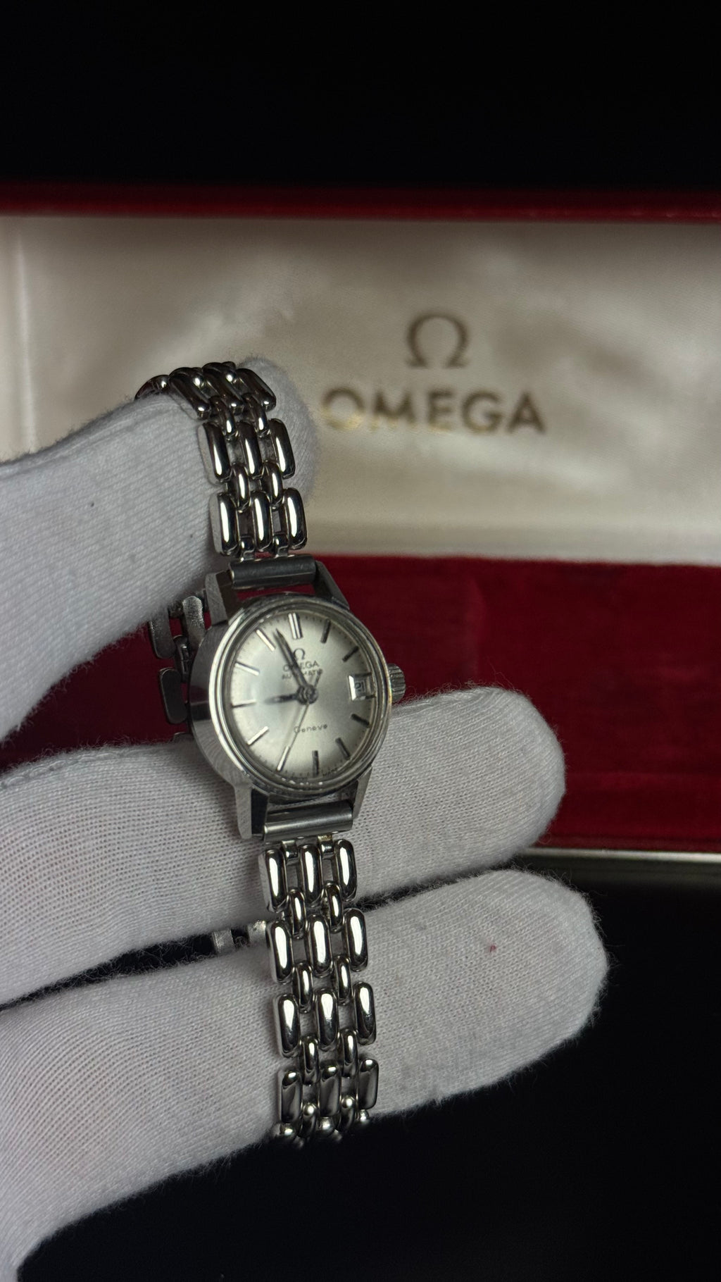 Omega Genève Automatic – damski zegarek vintage z datownikiem