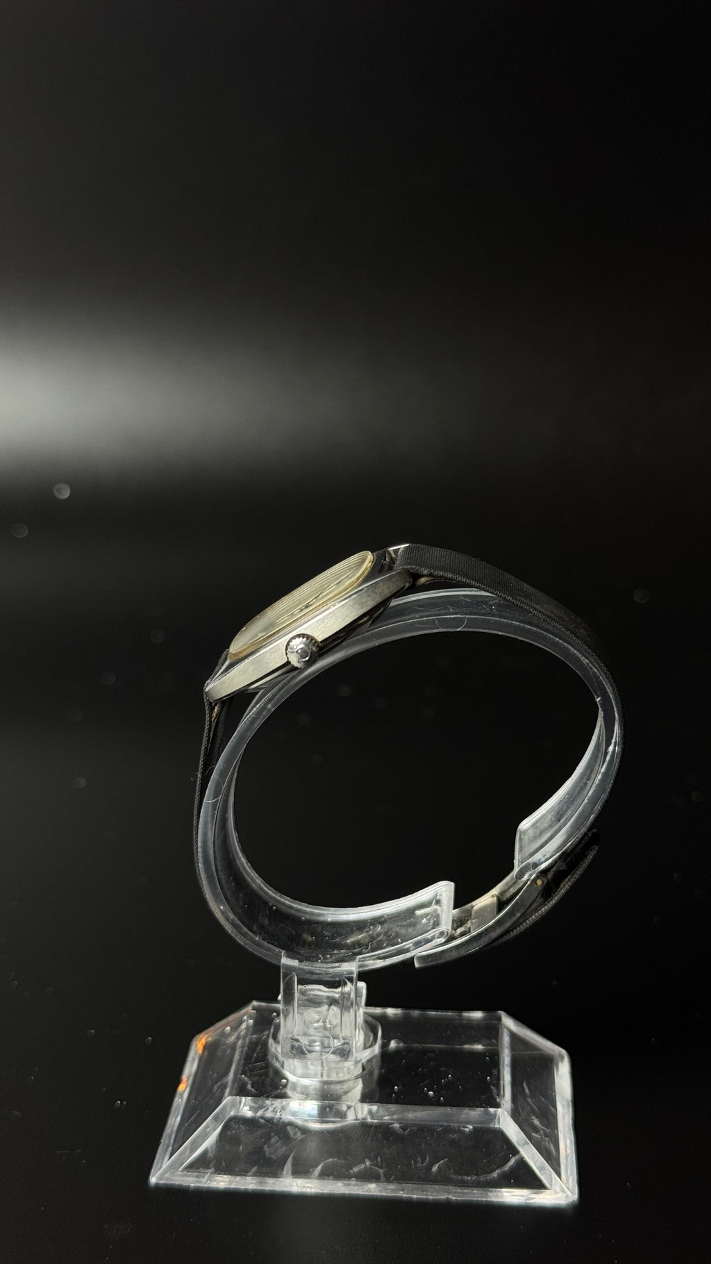 Omega De Ville – zegarek vintage ze srebrną tarczą na czarnym pasku