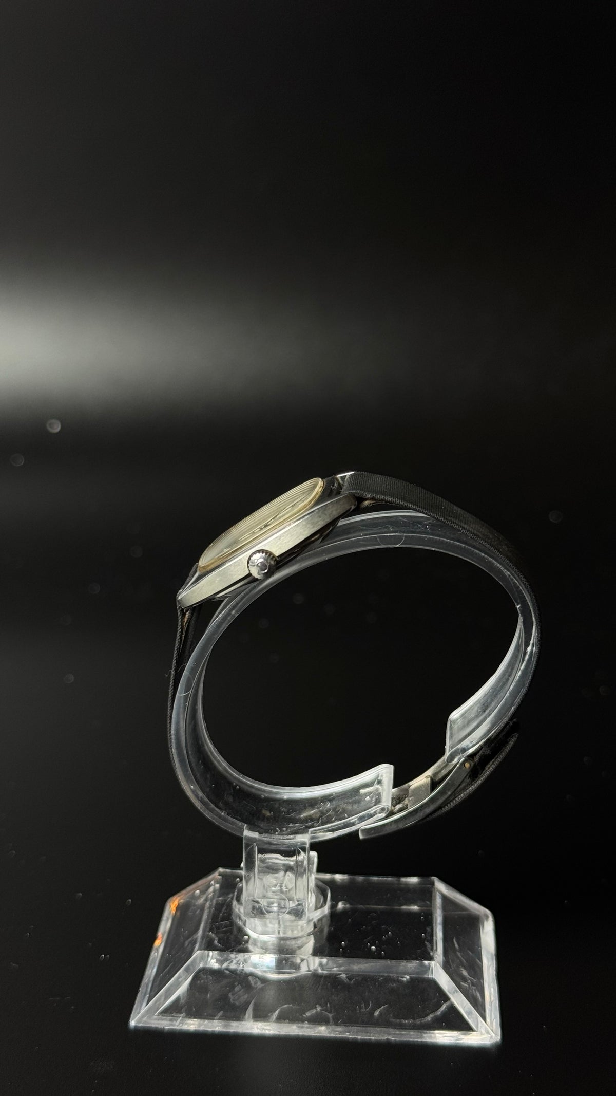 Omega De Ville – zegarek vintage ze srebrną tarczą na czarnym pasku