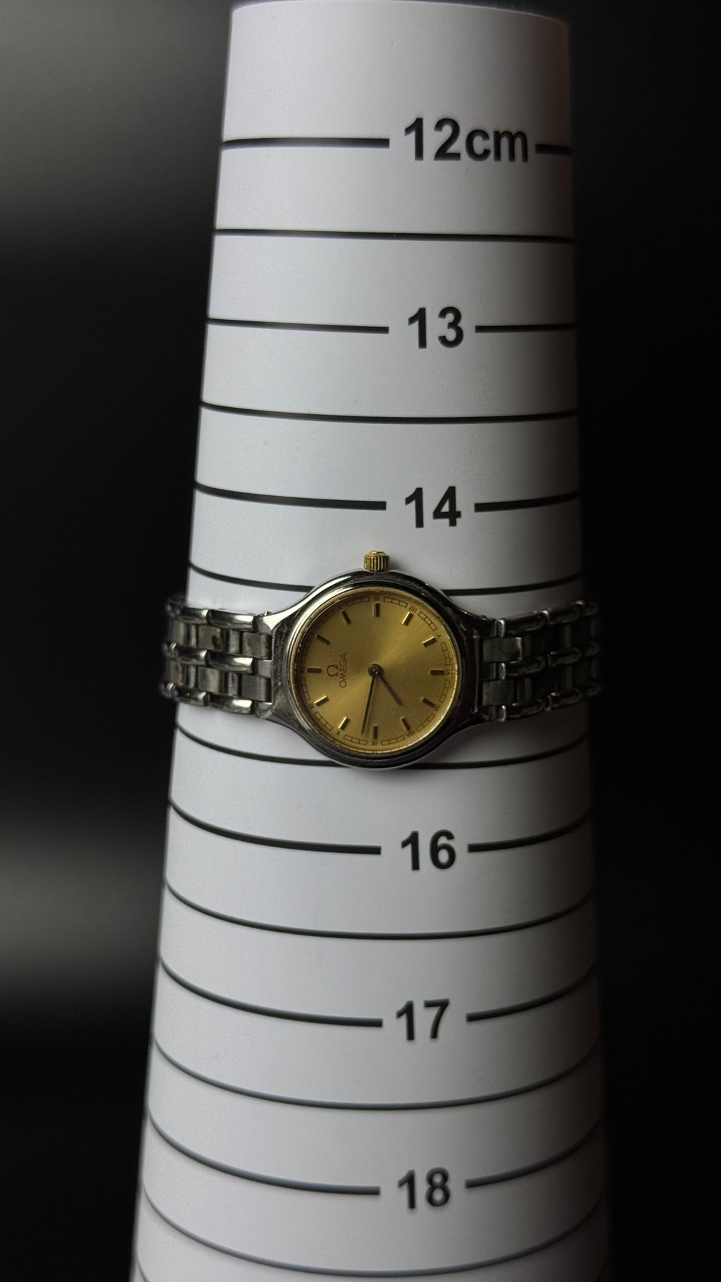 Omega – złota tarcza, srebrna bransoleta