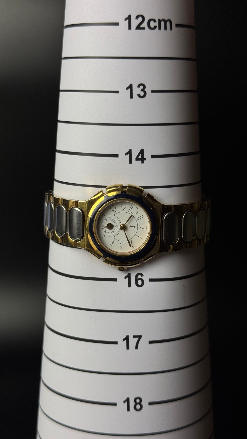 Yves Saint Laurent YSL – kremowa tarcza, granatowy bezel