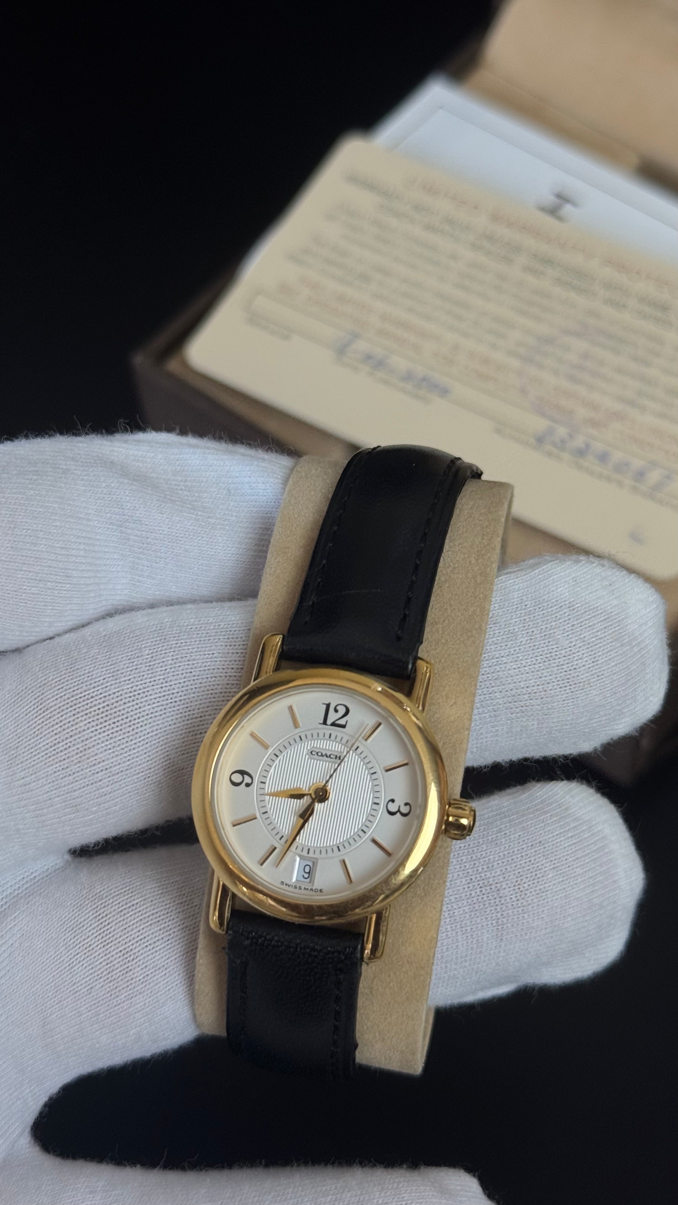 Coach W005 – damski zegarek Swiss Made
