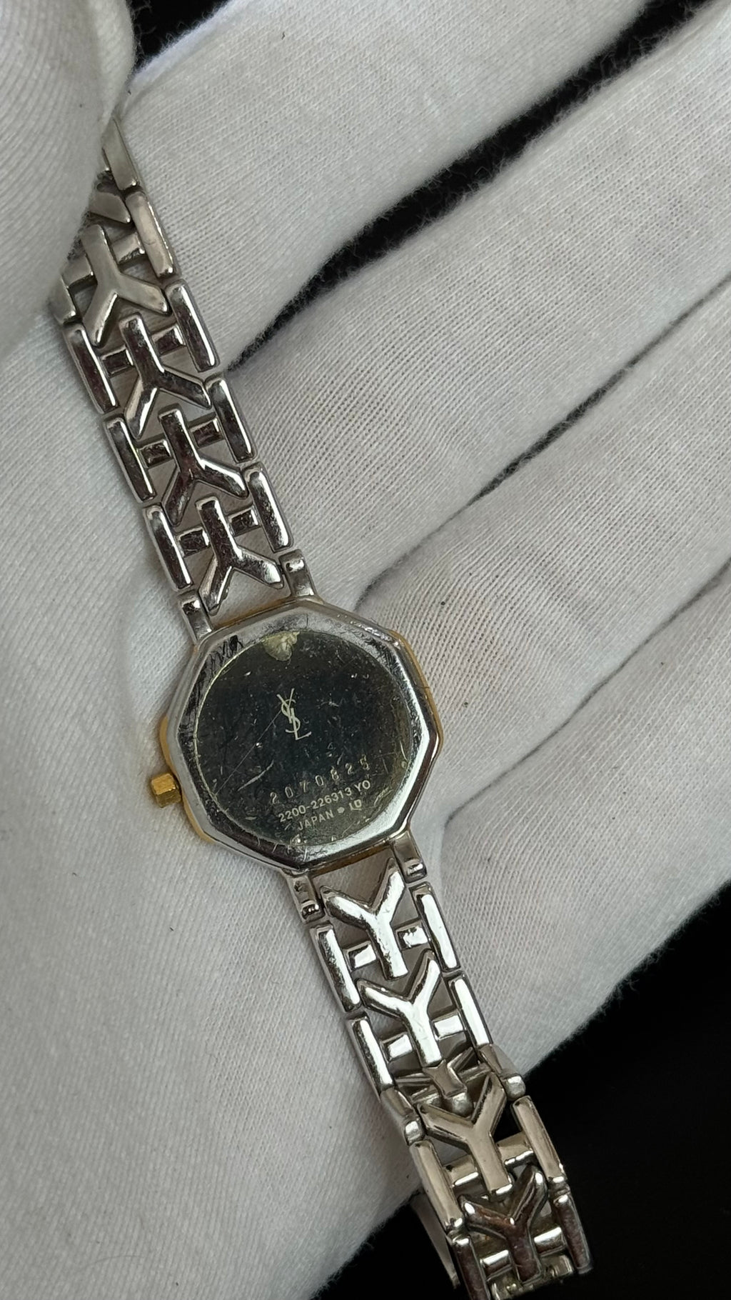 Vintage Yves Saint Laurent 2200-226313 – damski zegarek kwarcowy