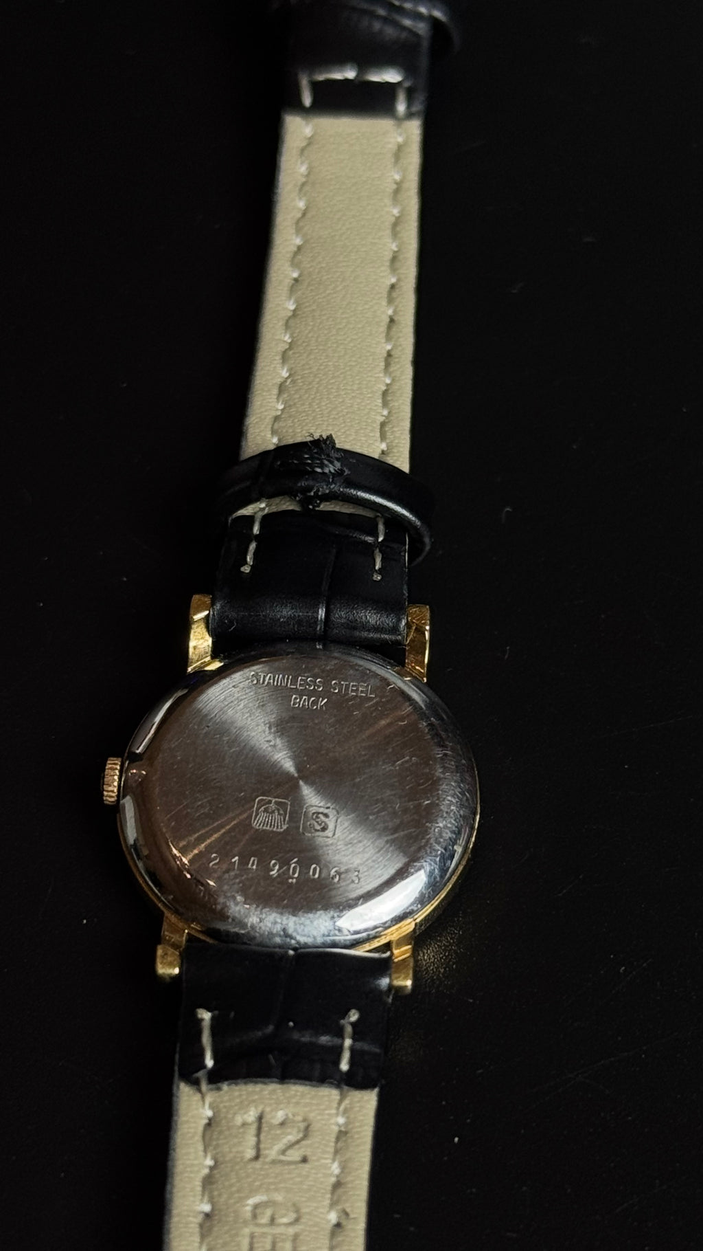 Longines Quartz – damski zegarek vintage z czarnym paskiem