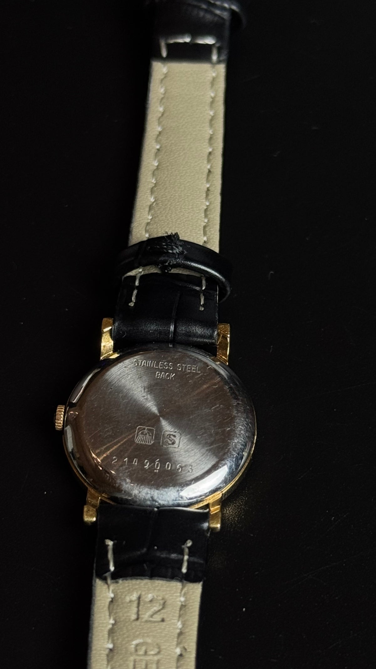 Longines Quartz – damski zegarek vintage z czarnym paskiem