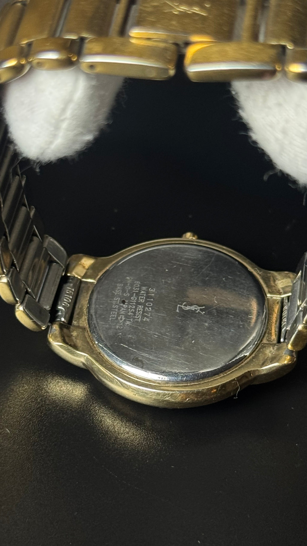 Yves Saint Laurent – zegarek vintage z kremową tarczą na złotej bransolecie