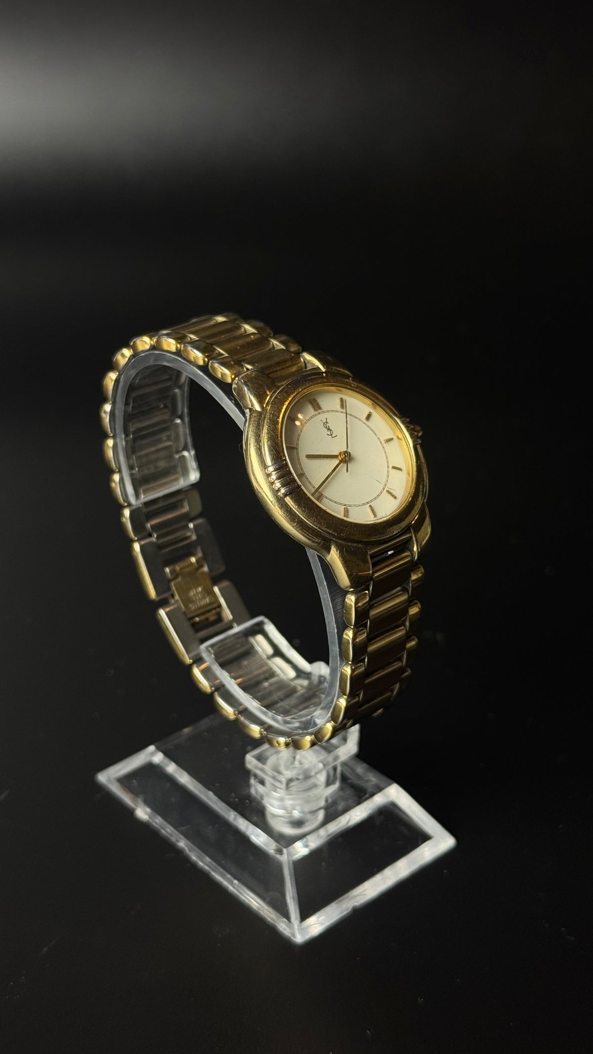 Yves Saint Laurent – zegarek vintage z kremową tarczą na złotej bransolecie