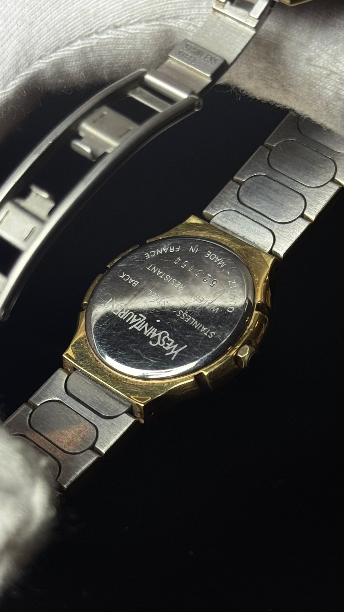 Yves Saint Laurent YSL – kremowa tarcza, granatowy bezel