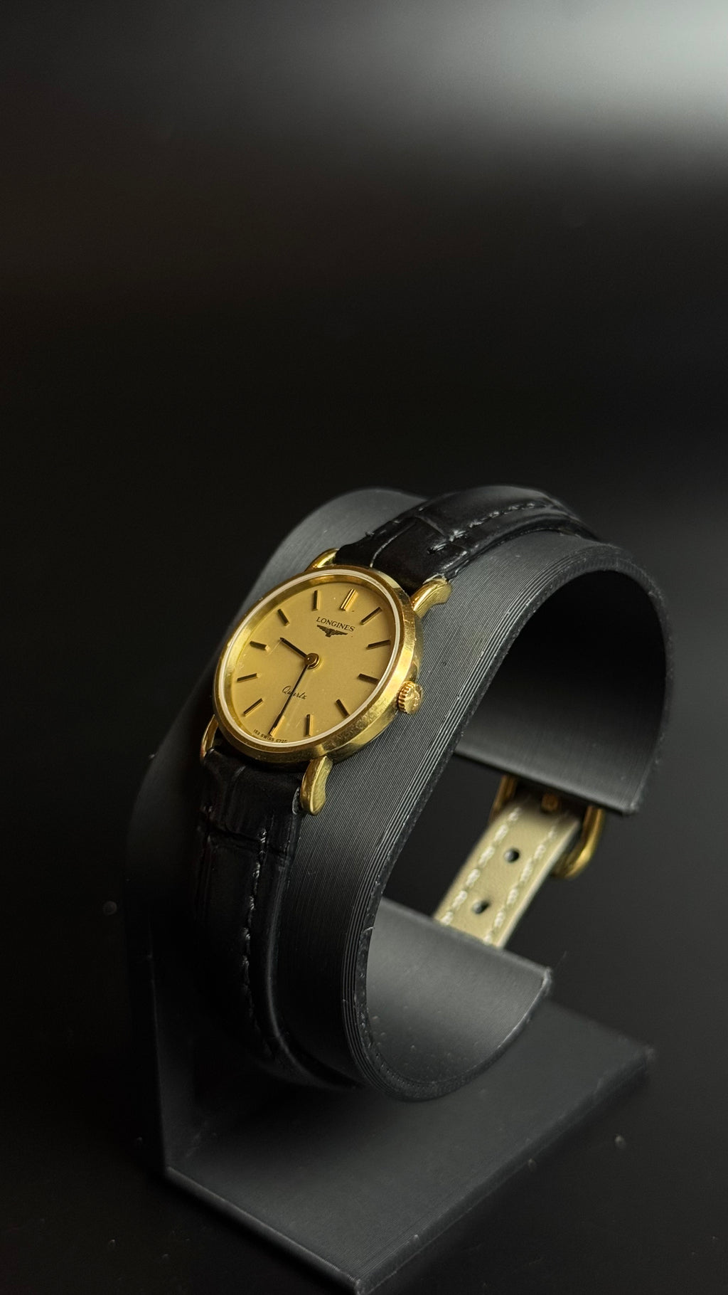 Longines Quartz – damski zegarek vintage z czarnym paskiem