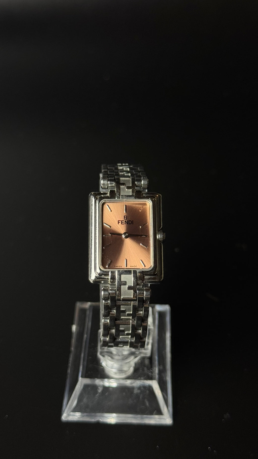 Fendi – prostokątny zegarek vintage z miedzianą tarczą na srebrnej bransolecie