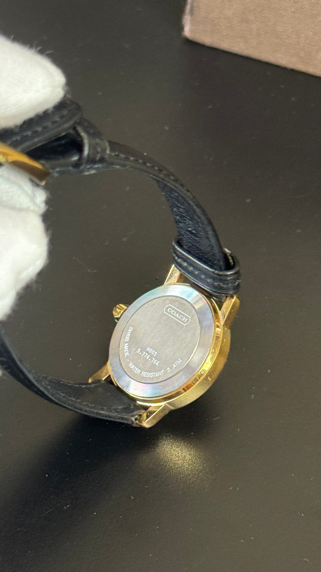 Coach W005 – damski zegarek Swiss Made