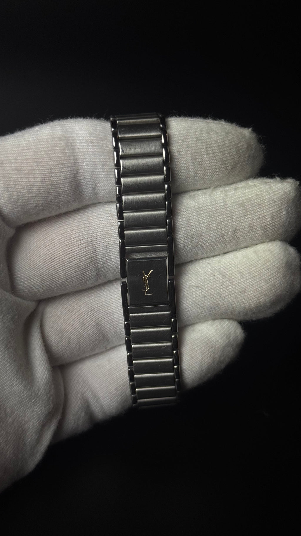 Yves Saint Laurent YSL – biała tarcza, srebrna bransoleta