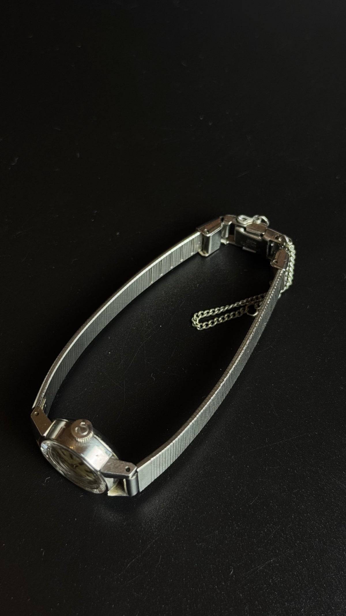 Omega – damski zegarek vintage z fasetowanym szkłem