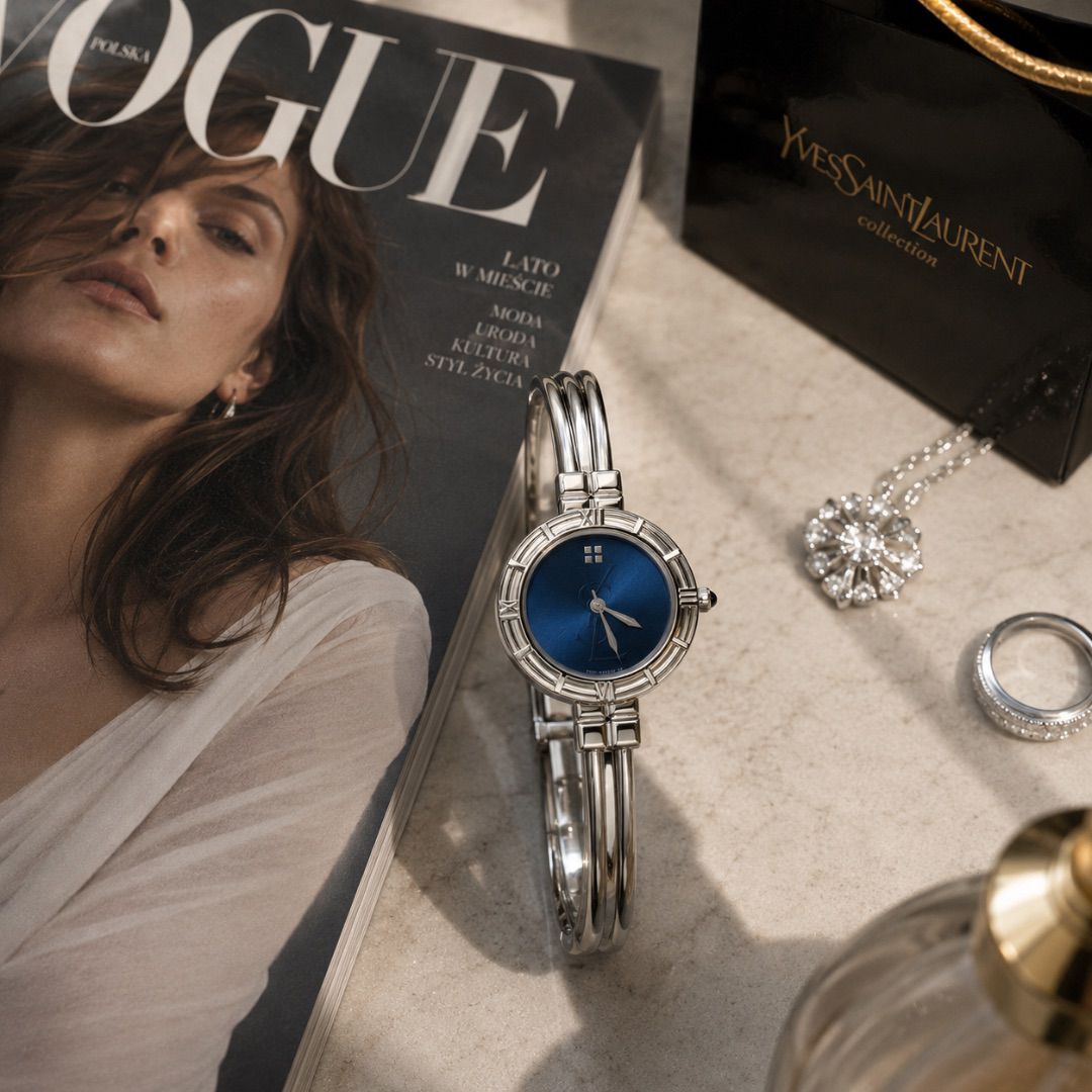 Yves Saint Laurent bangle z niebieską tarczą