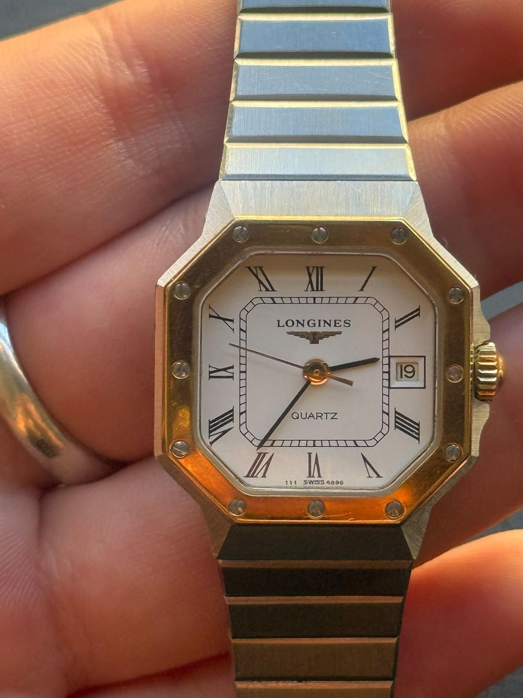 Longines kwarcowy ze śrubowanym bezelem