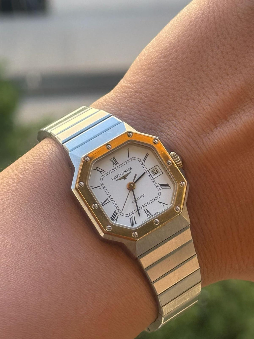 Longines kwarcowy ze śrubowanym bezelem